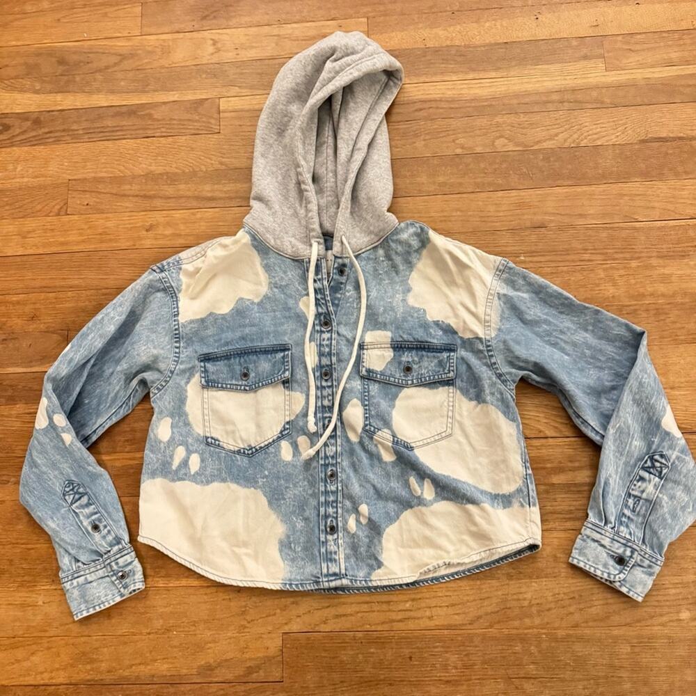 American Eagle blue cream long sleeve cropped hoodie jacket size XS
b55